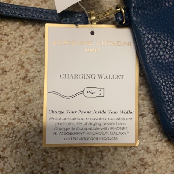 Adrienne Vittadini studio navy charging wallet - Picture 2 of 4